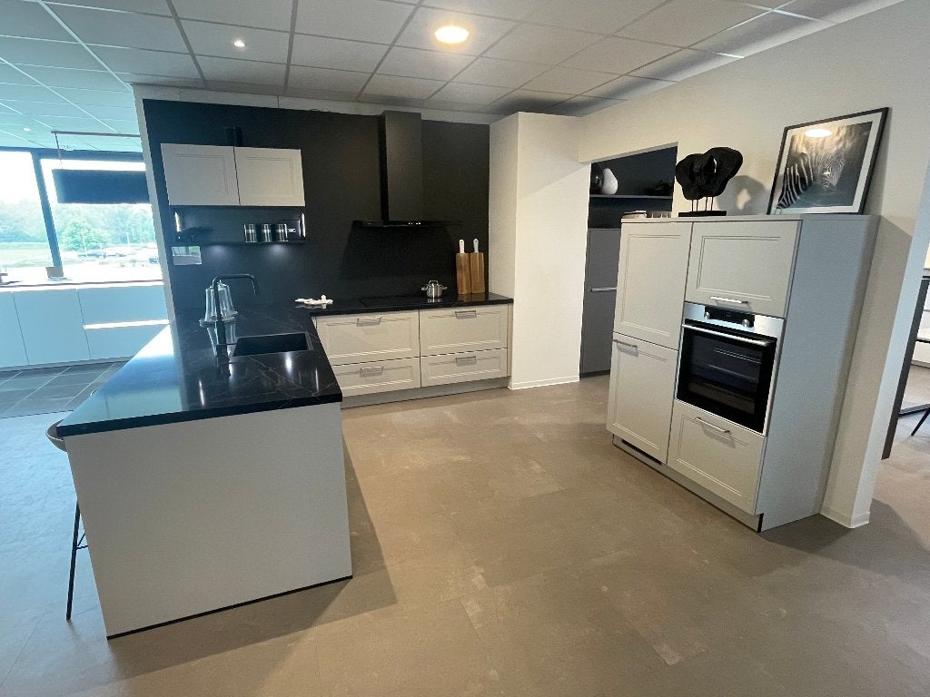 Showroomkeuken Nolte Landelijk, Huis en Inrichting, Keuken | Complete keukens, Ophalen, Hoekkeuken, Nieuw, Hoogglans of Gelakt