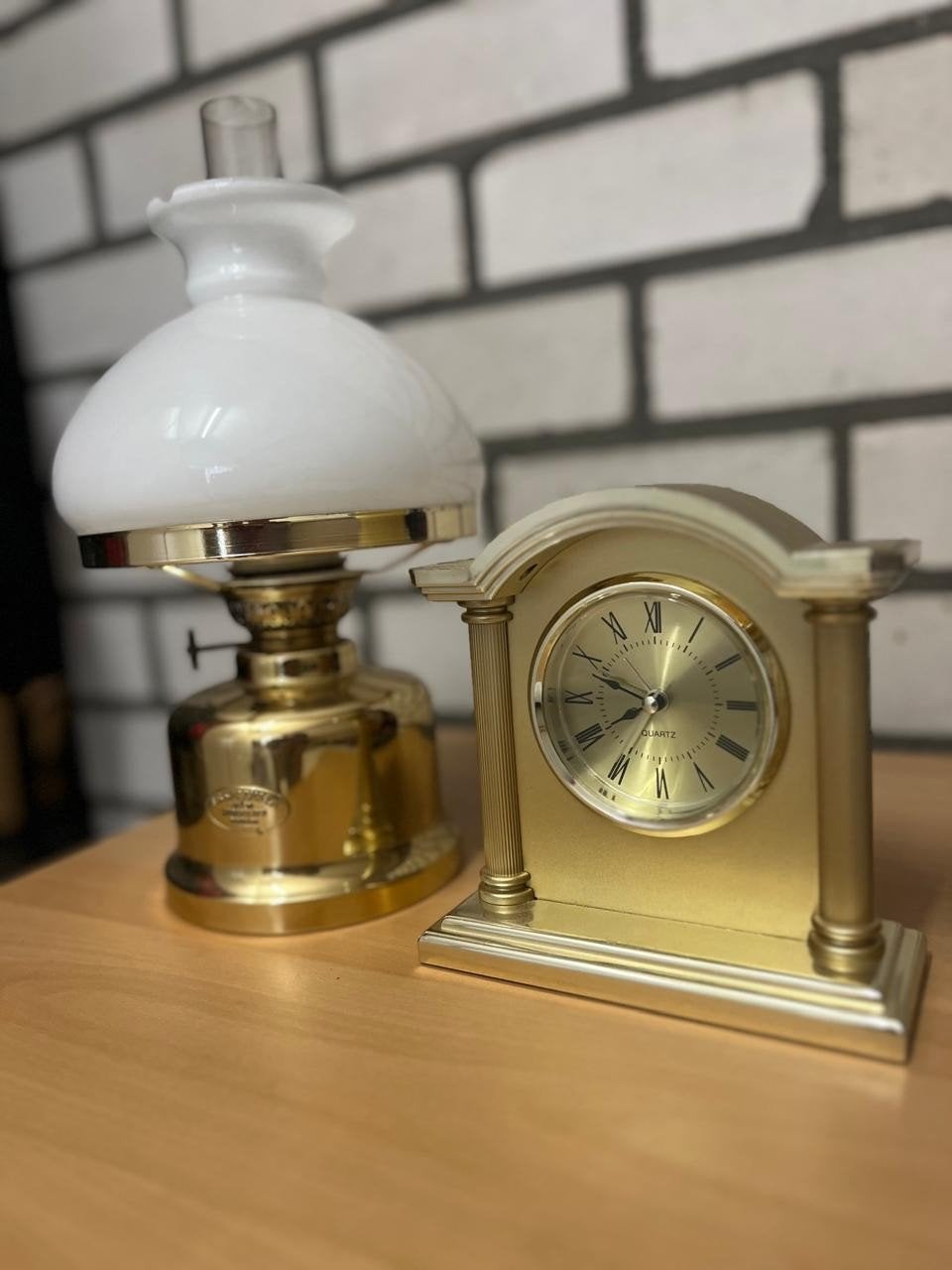 Gouden olielamp en klokje set, Ophalen