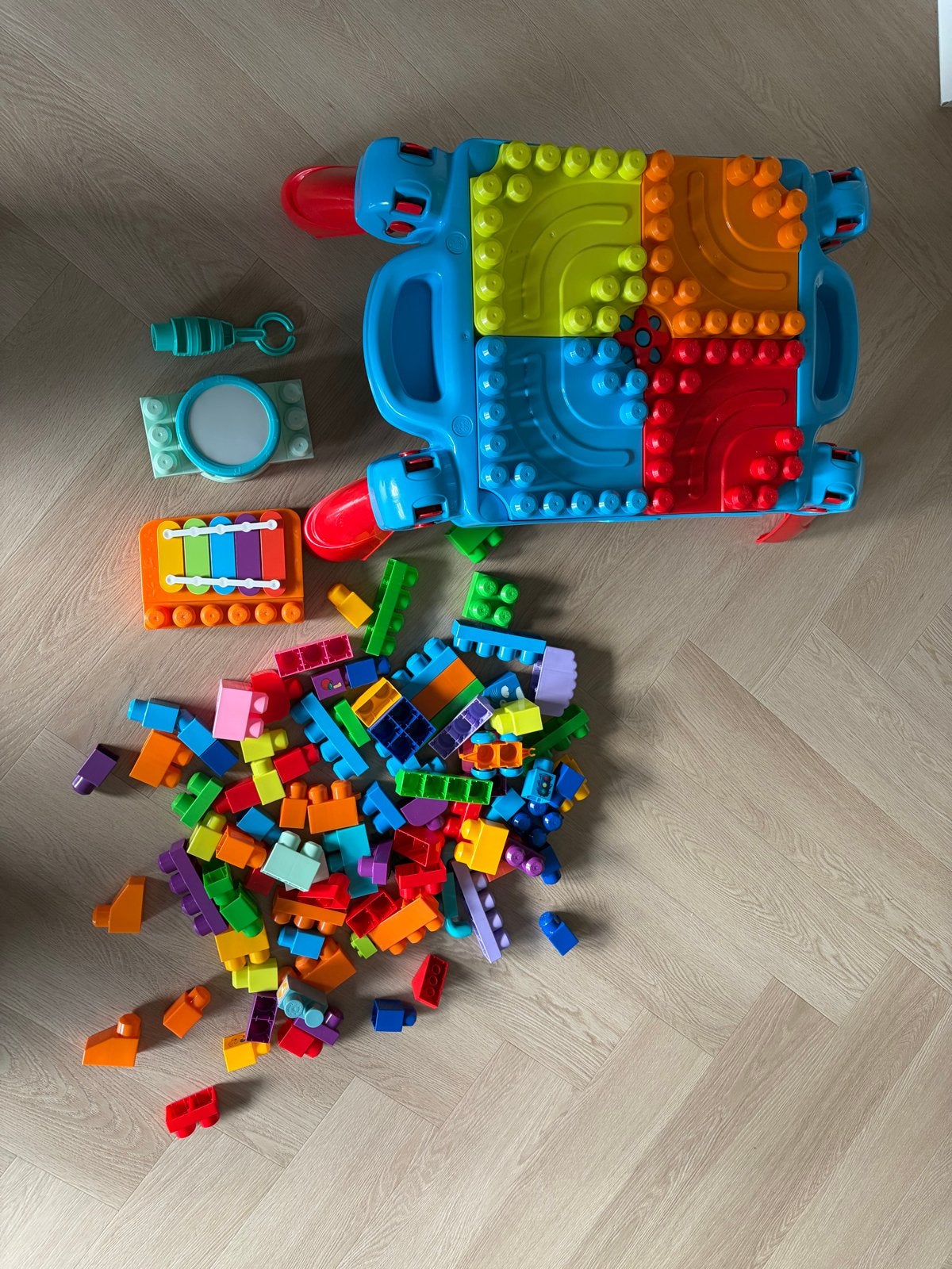 Megabloks speeltafel met bouwblokken en muziekinstrumenten, Ophalen, Gebruikt, Megabloks