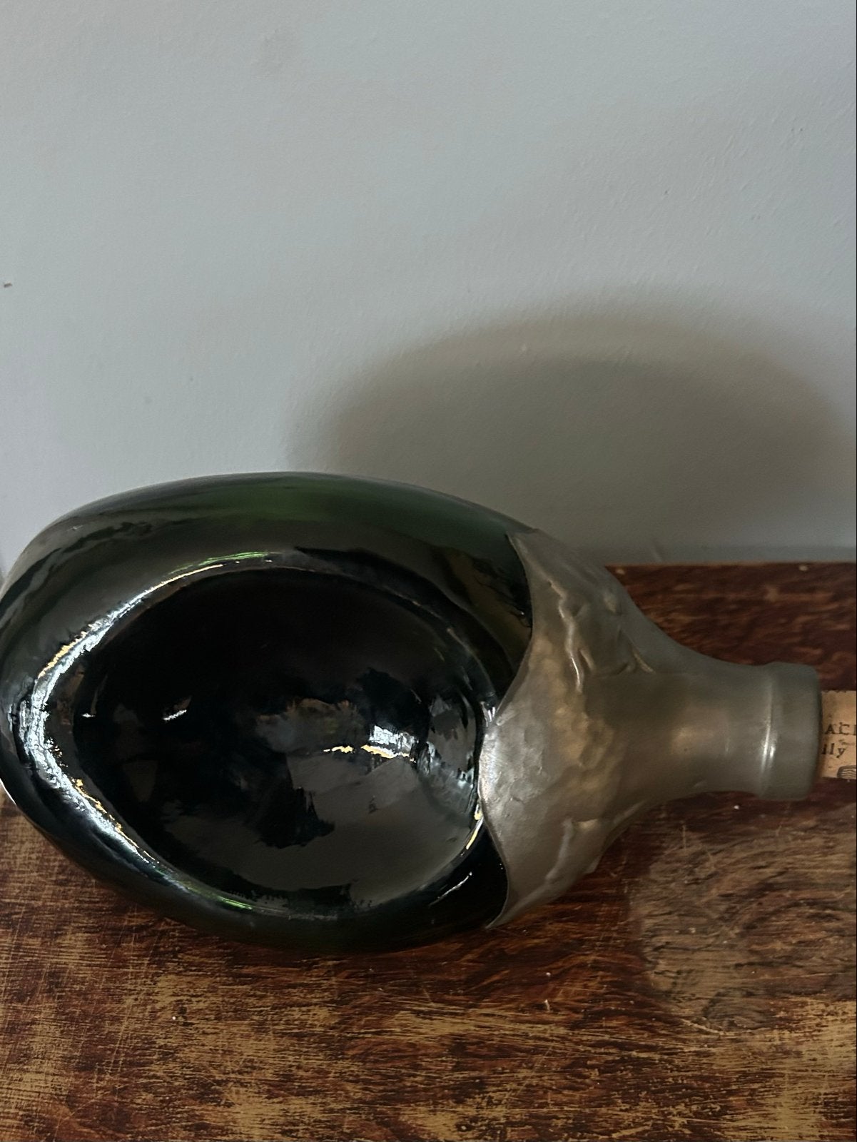 Antieke Groene Glazen Fles met Tin gedecoreerd en Kurk, Ophalen of Verzenden