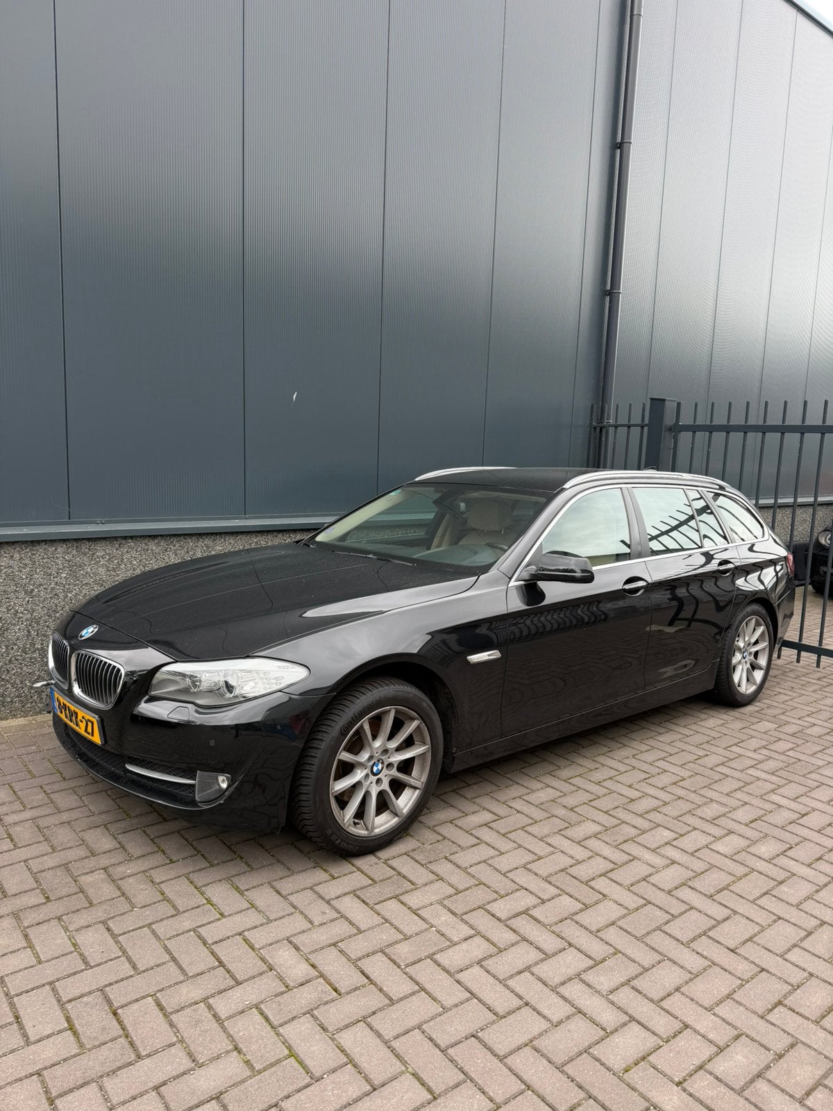 BMW 5-serie Touring|2013| 520i | Automaat | Export en handel, Auto's, BMW, Achterwielaandrijving, 4 cilinders, 2000 kg, Zwart