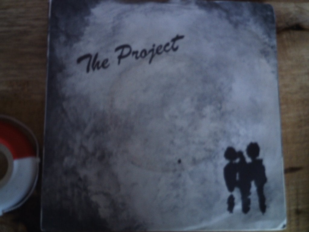 The Project - should l wonder // don't leave this yown 20a, Beschermende buitenhoes, 7 inch, Ophalen of Verzenden, Zo goed als nieuw