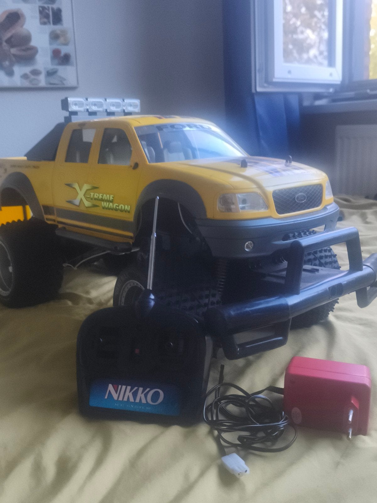 Nikko Ford F-150 Pickup Truck RC Auto Geel met Oplader, Gebruikt, Auto offroad, RTR (Ready to Run), Overige schalen