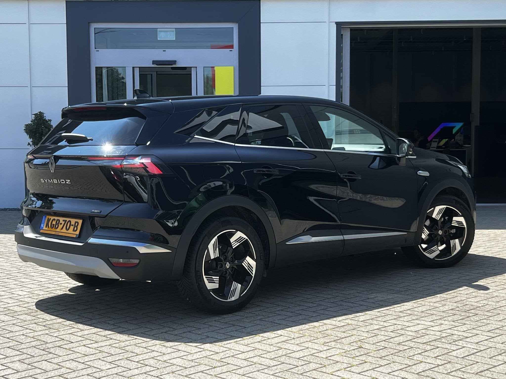 Renault Symbioz 1.6 E-Tech full hybrid 145 iconic | 360º Ca, 745 kg, Gebruikt, Met garantie (alle), Zwart