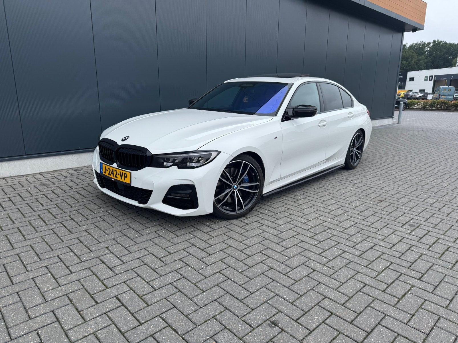 BMW 3-Serie 330i 258pk Aut 2019 Wit, Automaat, 1998 cc, Achterwielaandrijving, Zwart