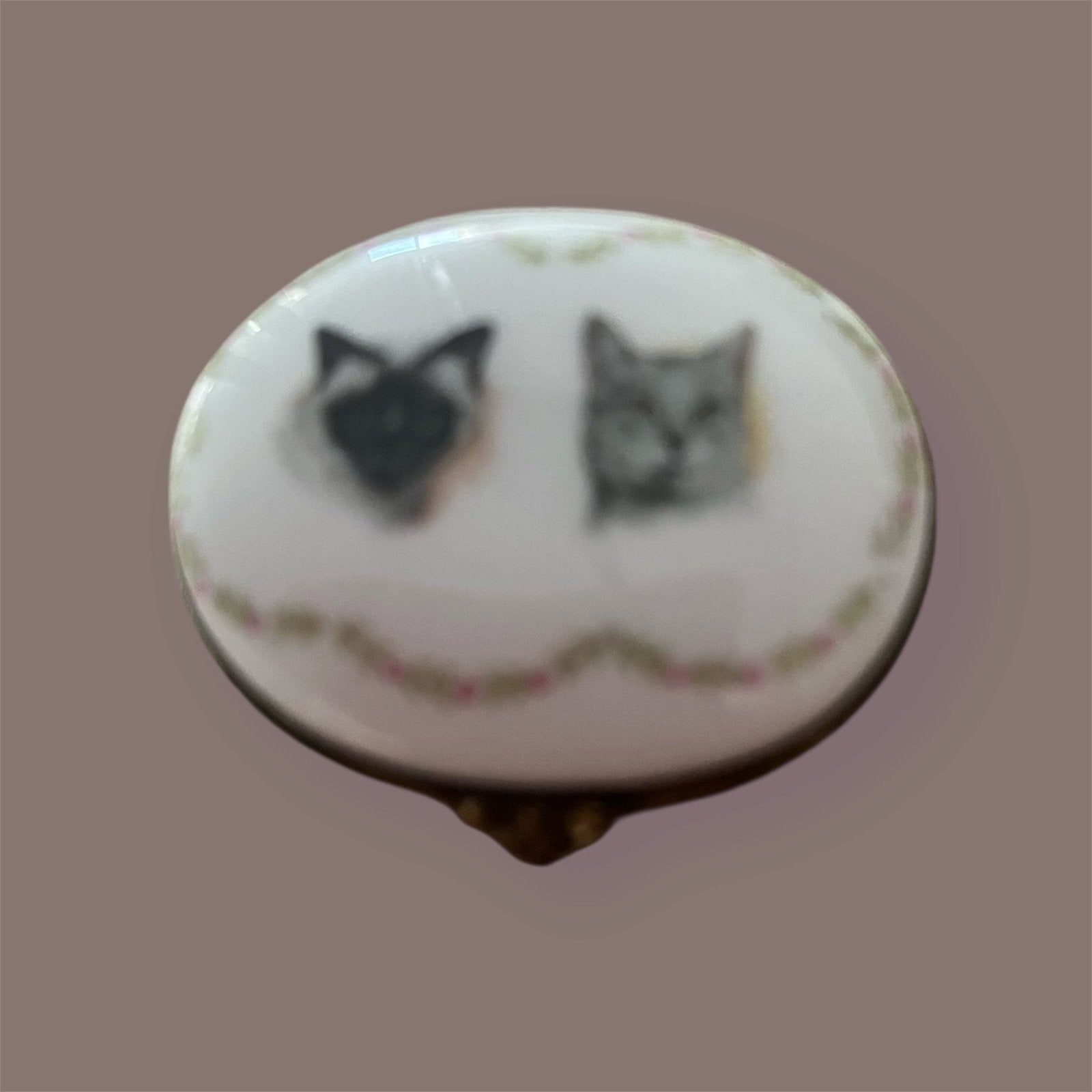Limoges Frans antiek pillendoosje katten, Verzenden