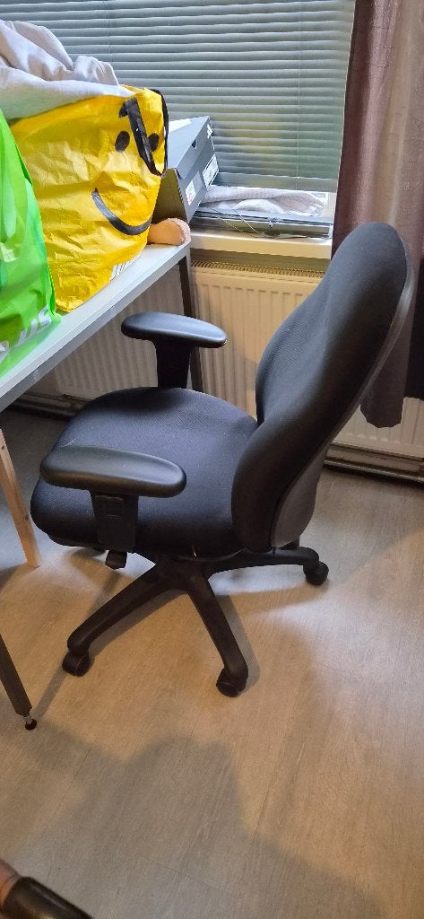 GRATIS AF TE HALEN BUREAUSTOEL MET BUREAUTAFEL, Ophalen, Gebruikt
