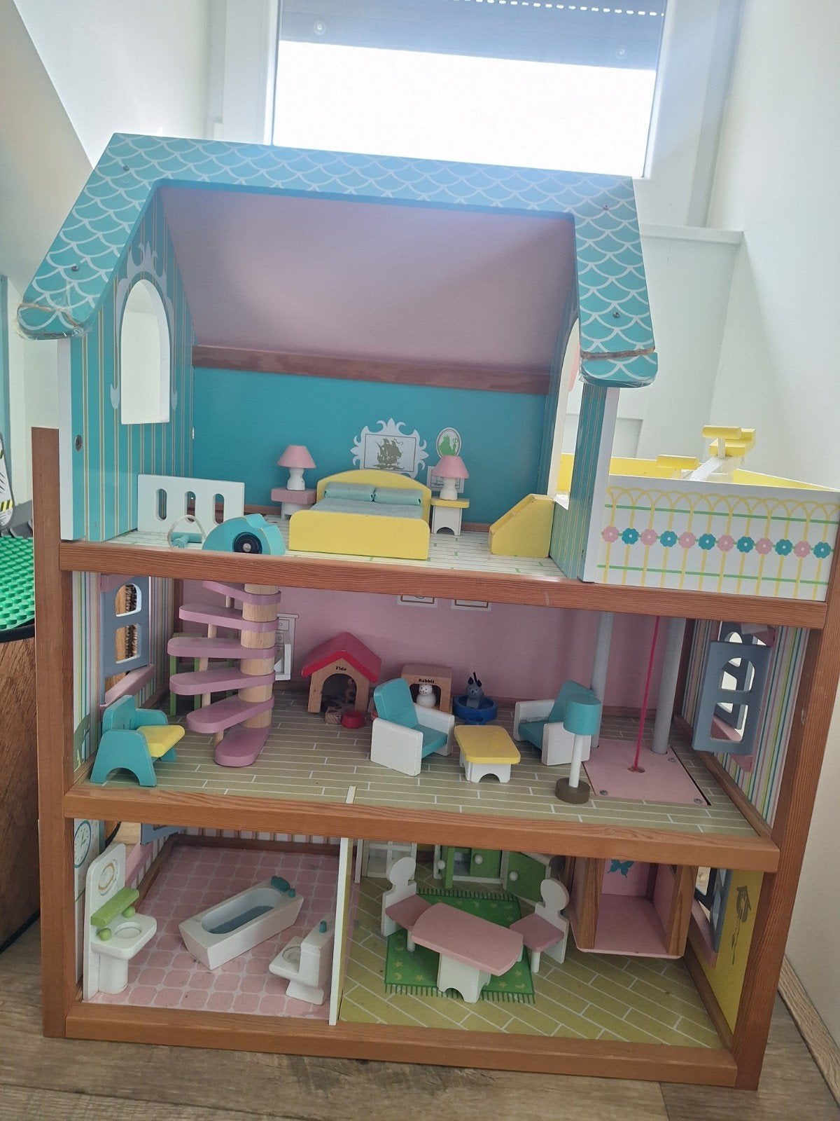 Groot houten poppenhuis met meubels, Ophalen, Zo goed als nieuw, Overige typen