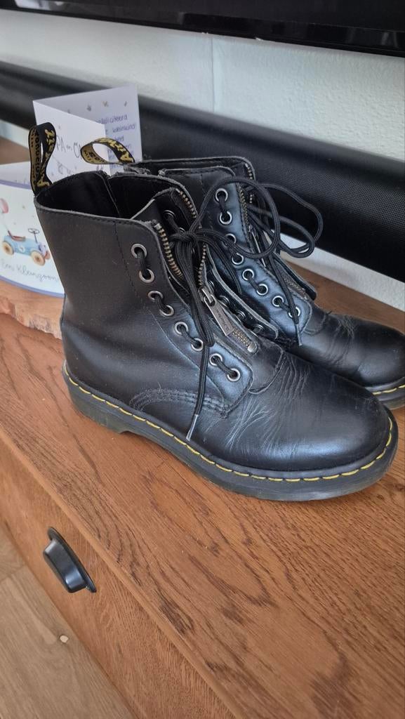 Dr martens naat 38, Ophalen of Verzenden, Zo goed als nieuw, Zwart