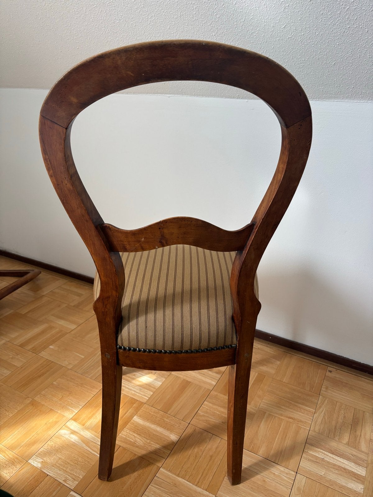 Antieke houten stoel met gestreepte bekleding, Ophalen of Verzenden
