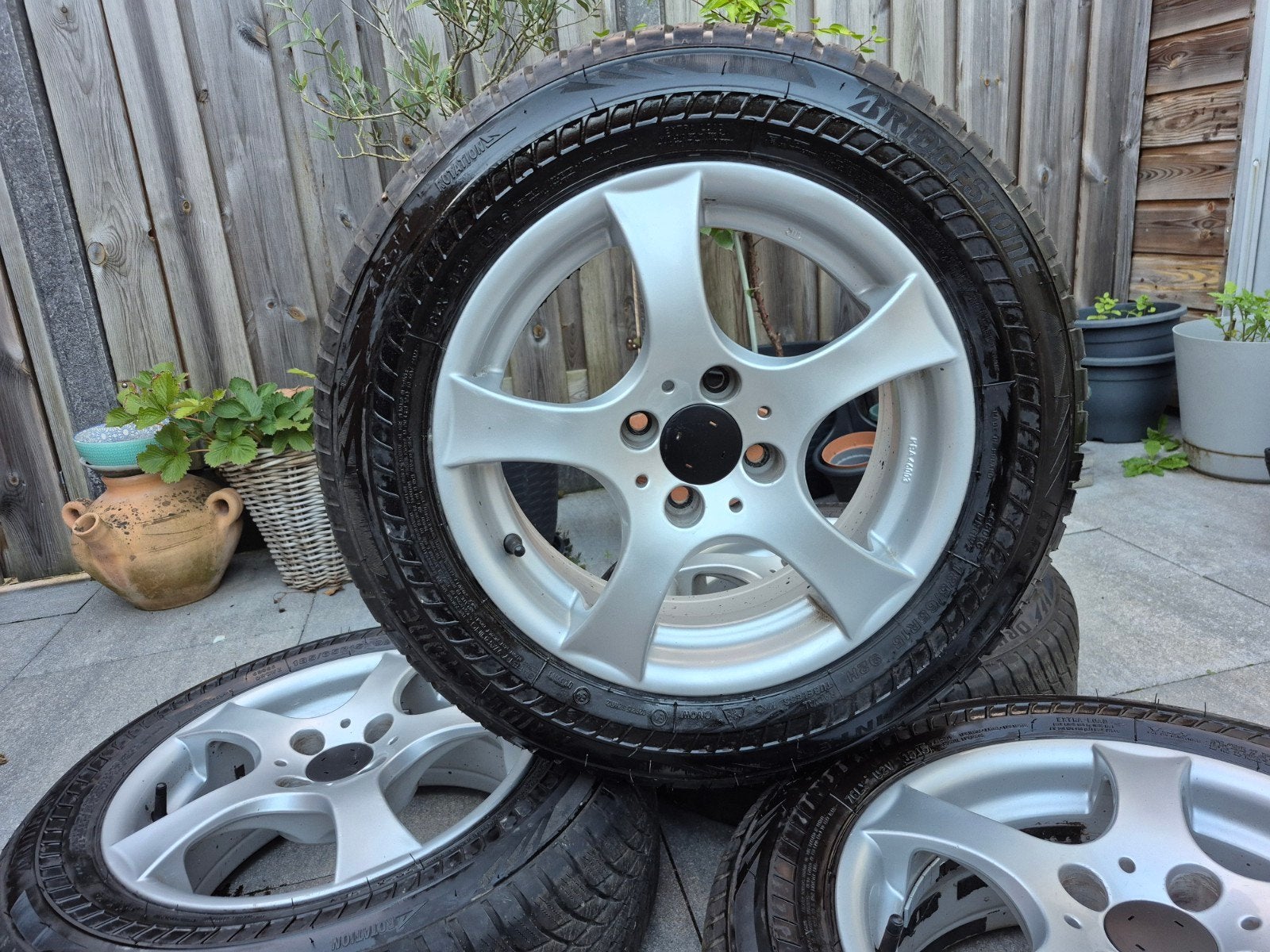 Te koop Toyota Yaris velgen 185 65 15 inch., Auto-onderdelen, Banden en Velgen, Ophalen, Gebruikt, 15 inch, Banden en Velgen