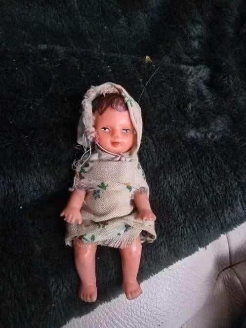 poppenhuis miniaturen ari popje baby 9 cm nr 166, Ophalen of Verzenden, Zo goed als nieuw, Poppenhuis