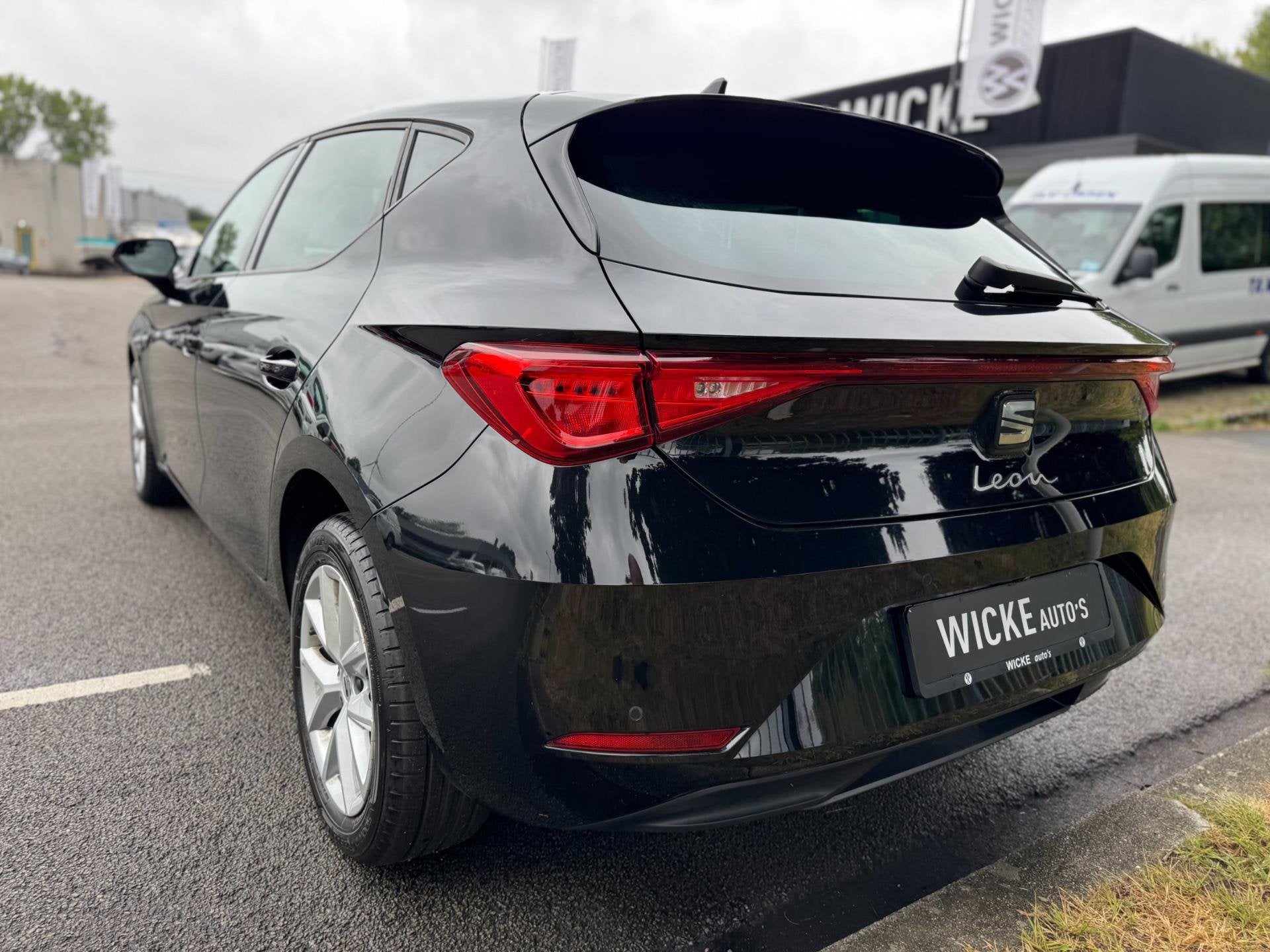 SEAT Leon 1.0 eTSI Style DSG 110 PK Led Camera Stoelverw. Na, Auto's, Seat, Dealer onderhouden, Stof, Gebruikt, Zwart
