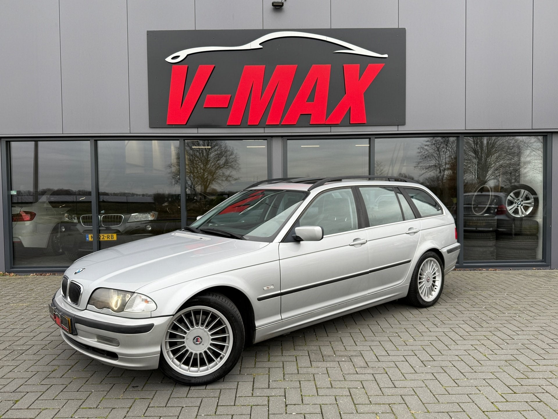 BMW 320i 2.2 Touring AUT Xenon Dak Leer Stoelvw. Airco Trekh, Auto's, BMW, Achterwielaandrijving, 1600 kg, 170 pk, 3-Serie