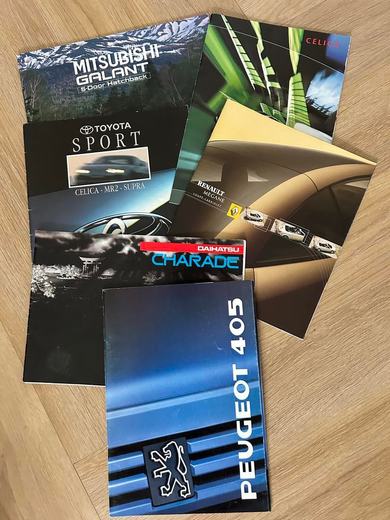 Diverse Auto Brochures: Mitsubishi, Toyota, Renault, Peugeot, Ophalen, Nieuw