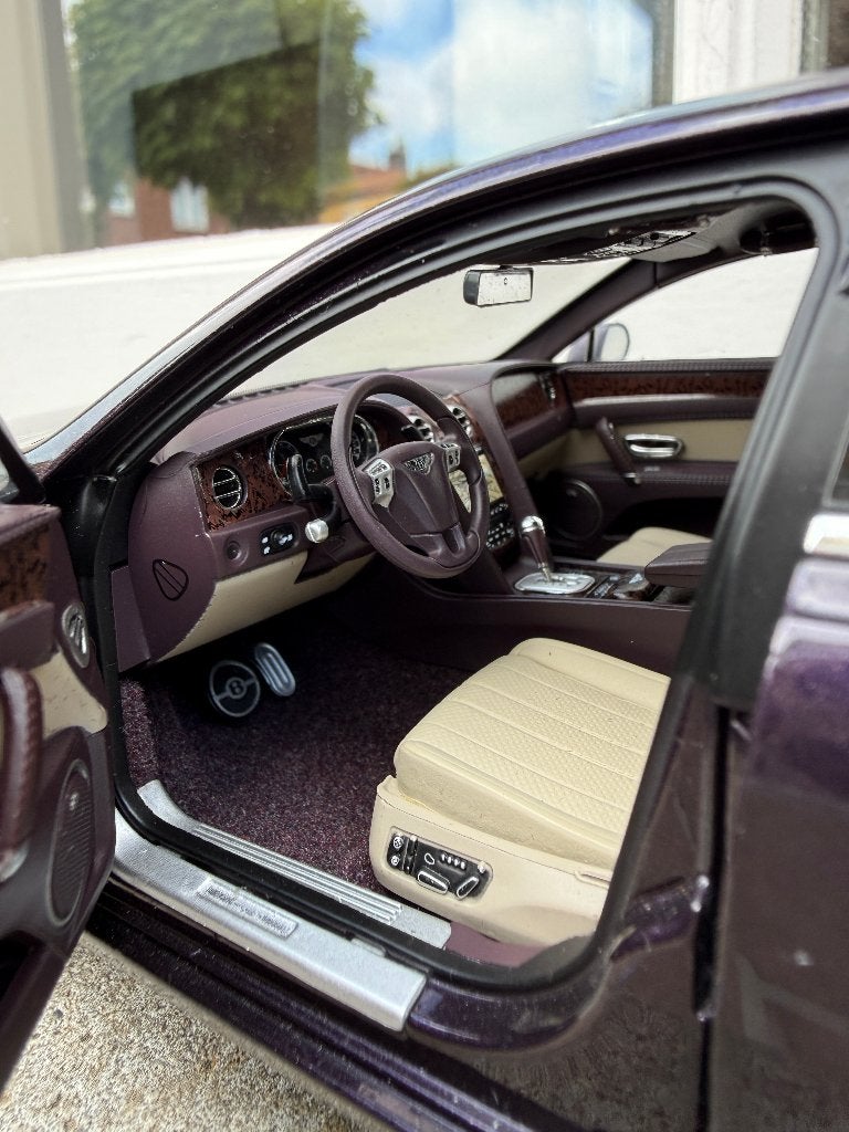 1:18 Bentley Flying Spur W12 Damson Purple Kyosho BL1070, Kyosho, Auto, Ophalen of Verzenden, Zo goed als nieuw