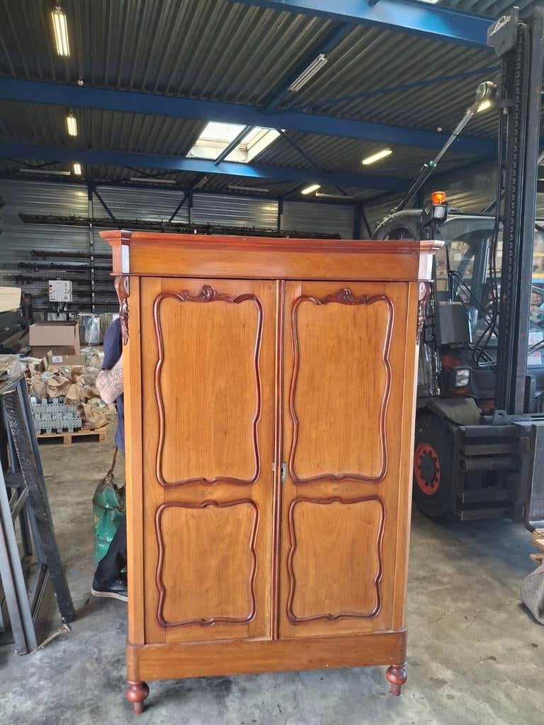 Antieke Linnenkast - Klassiek Houten Meubel, Antiek en Kunst, Antiek | Meubels | Kasten, Ophalen of Verzenden