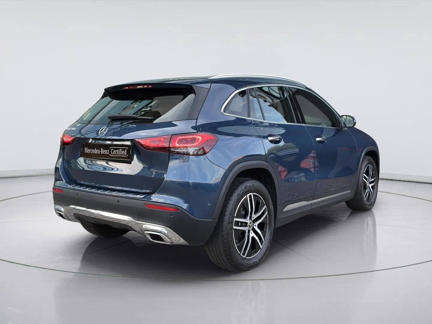 Mercedes-Benz GLA 200 Luxury Line, Stof, 4 cilinders, Blauw, 163 pk