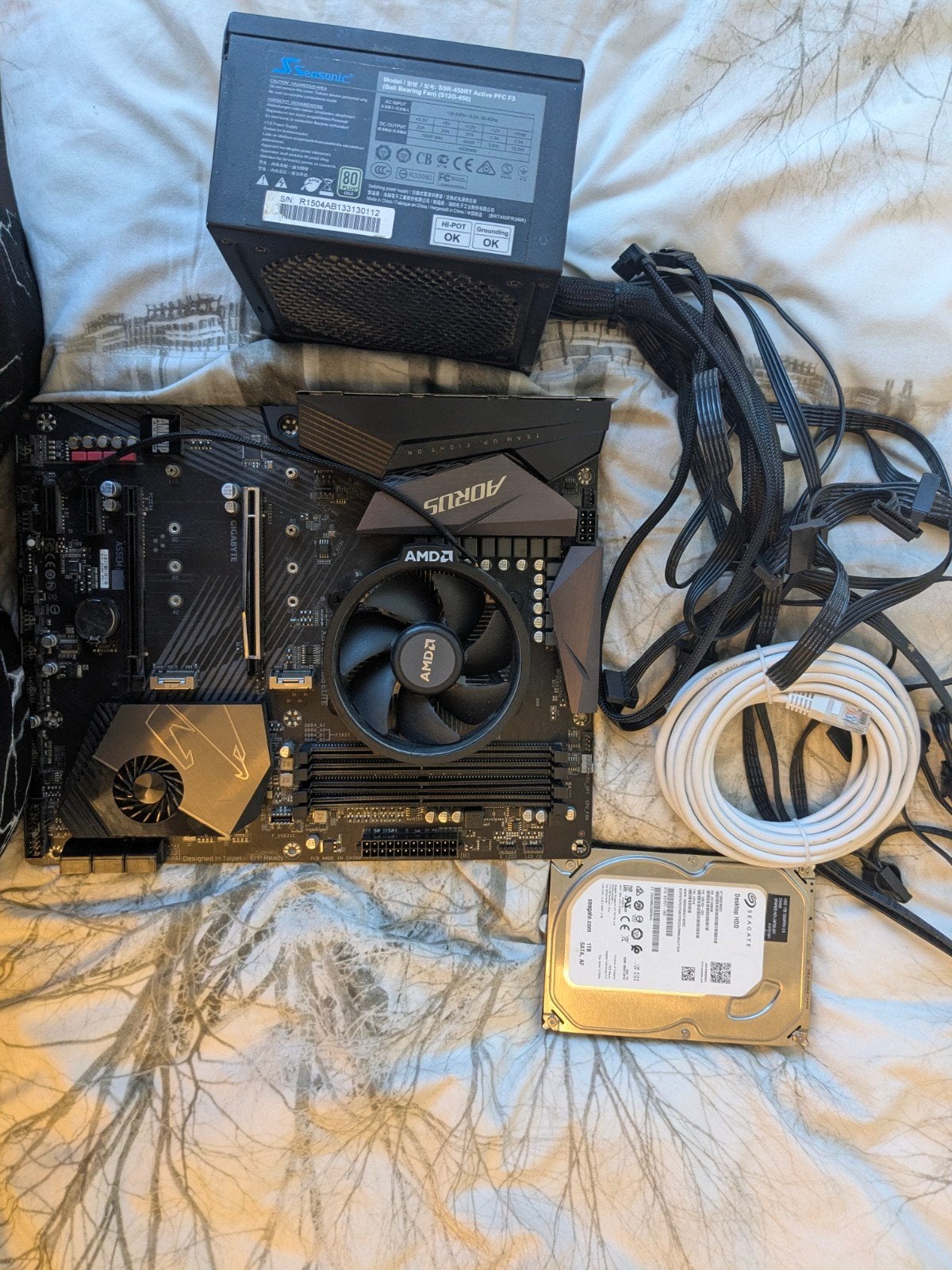 Ryzen 5 3600 + Seasonic 450W + 1TB HDD + X570 Aorus Elite, Ophalen of Verzenden