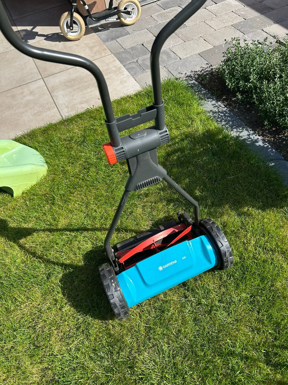 Gardena Handgrasmaaier 330 Classic, Tuin en Terras, Grasmaaiers, Gebruikt, Handgrasmaaier, Ophalen of Verzenden, 30 t/m 39 cm