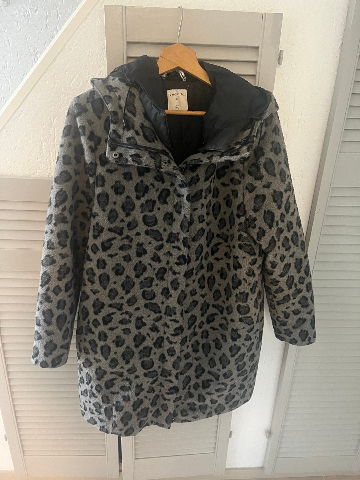 Stijlvolle Sandwich jas met luipaardprint, maat L, Kleding | Dames, Ophalen, Zo goed als nieuw, Maat 42/44 (L), Grijs