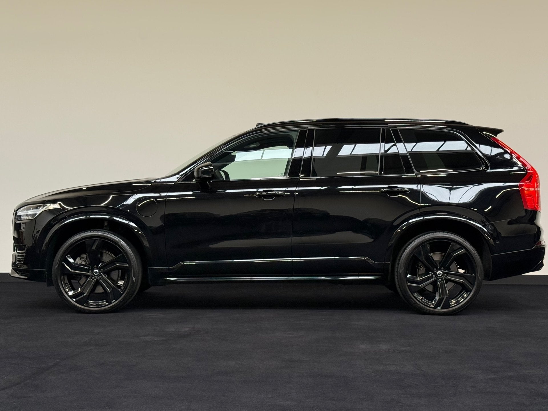 Volvo XC90 2.0 T8 Recharge AWD Ultimate Dark Pano Luchtverin, Gebruikt, 4 cilinders, 1969 cc, 7 stoelen