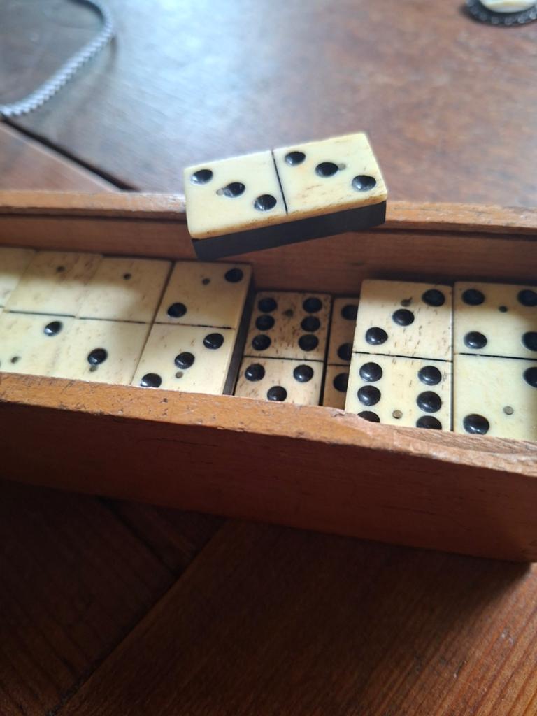Antieke ivoren en ebbenhouten domino set, Antiek en Kunst, Ophalen of Verzenden