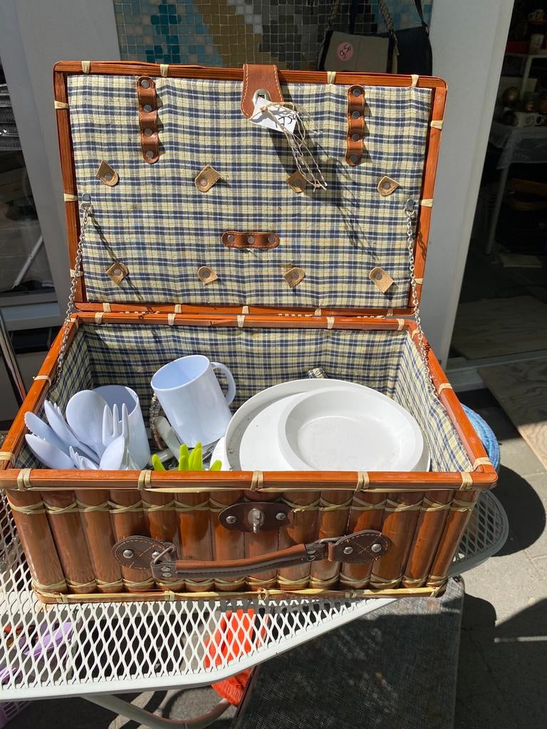 Picknick koffer met inhoud voor 4 personen, Ophalen of Verzenden, Zo goed als nieuw