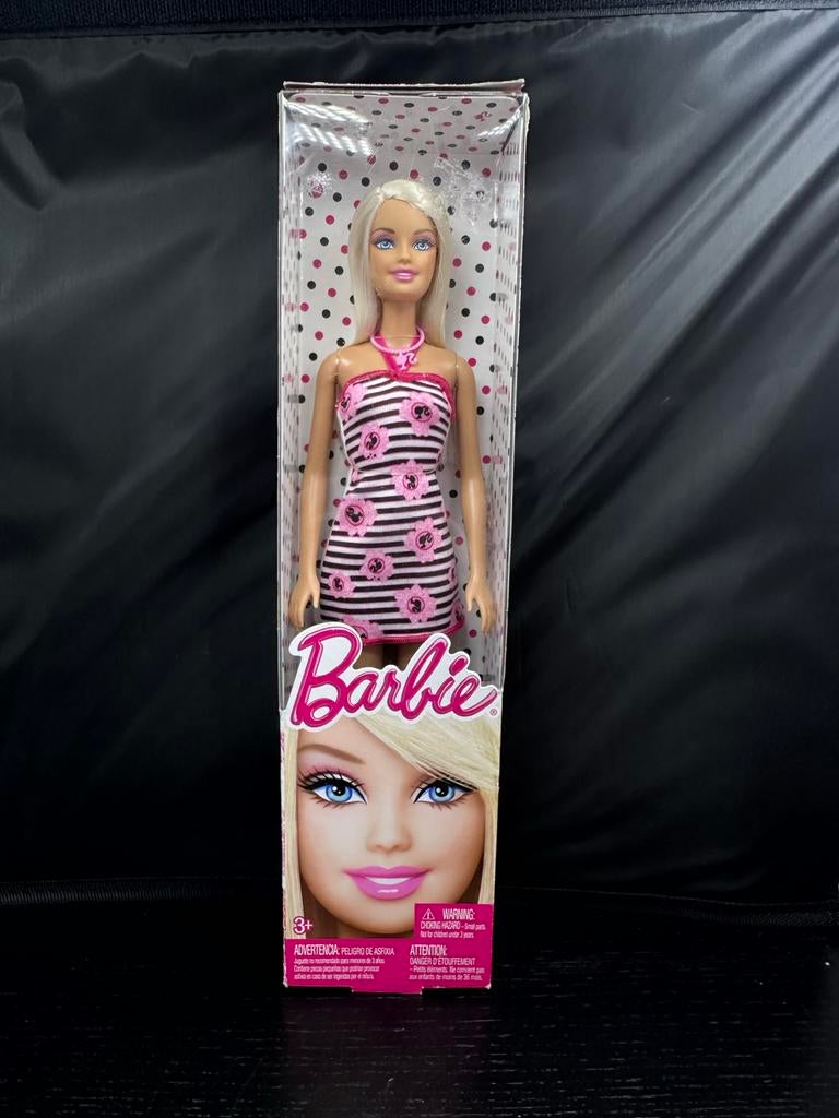 Barbie pop in gestreepte jurk - Nieuw in doos, Barbie, Nieuw, Ophalen of Verzenden, H