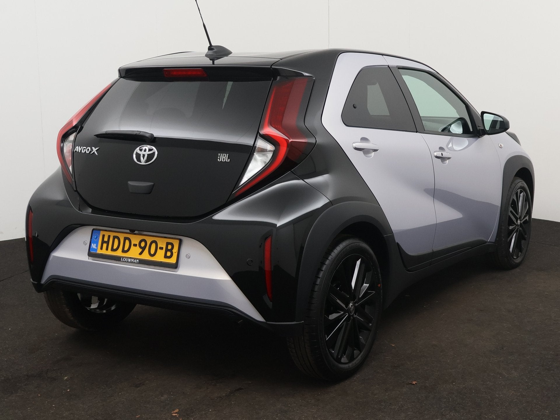 Toyota Aygo X 1.0 VVT-i MT JBL | Parkeersensoren | Navigatie, 12 maanden, Gebruikt, Overige kleuren, 4 stoelen