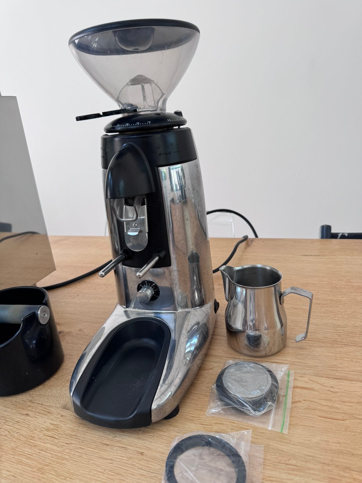 Compak K3 Touch polished (met Bezzera Magica), Ophalen, Zo goed als nieuw, Koffiebonen