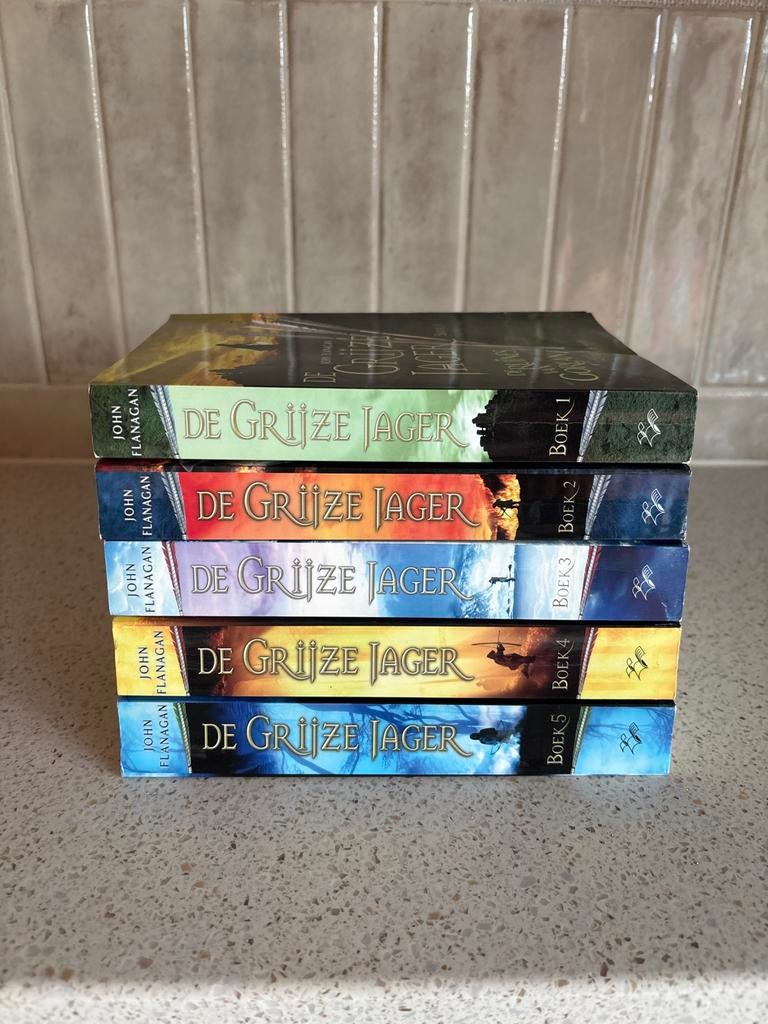 De Grijze Jager - Deel 1 t/m 4 - John Flanagan, Boeken, Fantasy, Gelezen, Ophalen of Verzenden