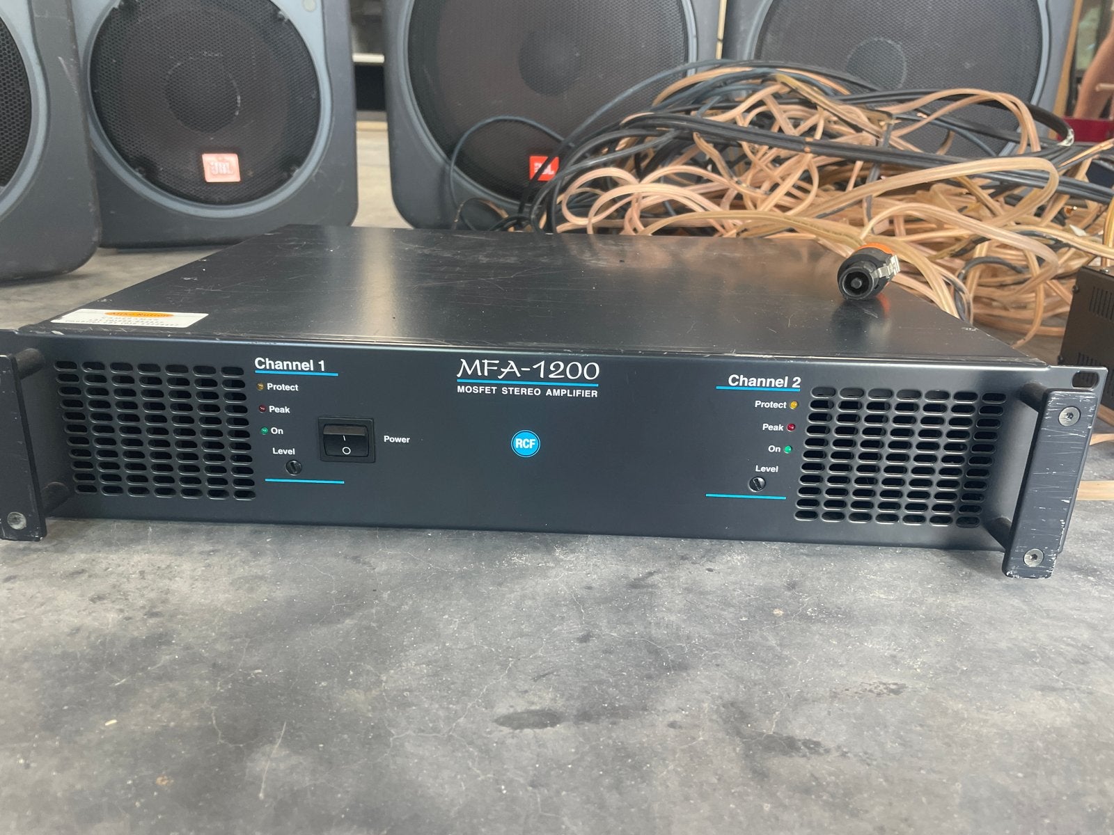 JBL EON15 en EON10 speakerset met versterkers en kabels, Gebruikt, JBL, Speakerset, Geschikt voor surround/home cinema