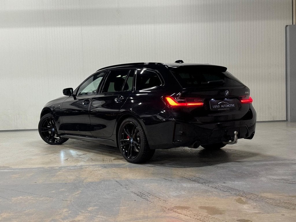 BMW 3-serie Touring 330e | M-SPORT | PANO | HUD | TREKHAAK |, Auto's, 1998 cc, Gebruikt, Euro 6, 4 cilinders