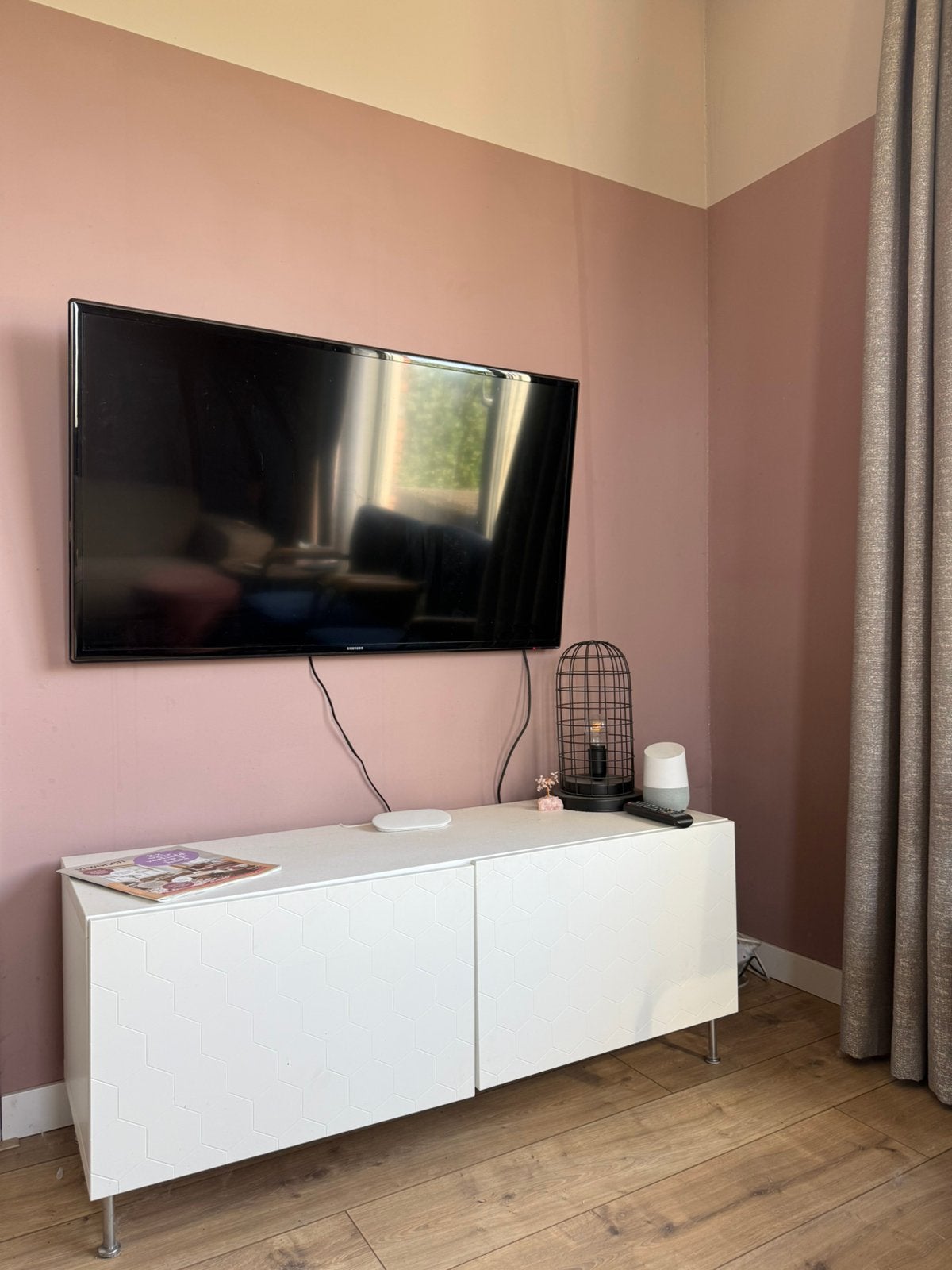 IKEA Besta met honingraat deurtjes, Huis en Inrichting, Kasten | Televisiemeubels, Ophalen, 50 tot 100 cm, Zo goed als nieuw, Minder dan 100 cm