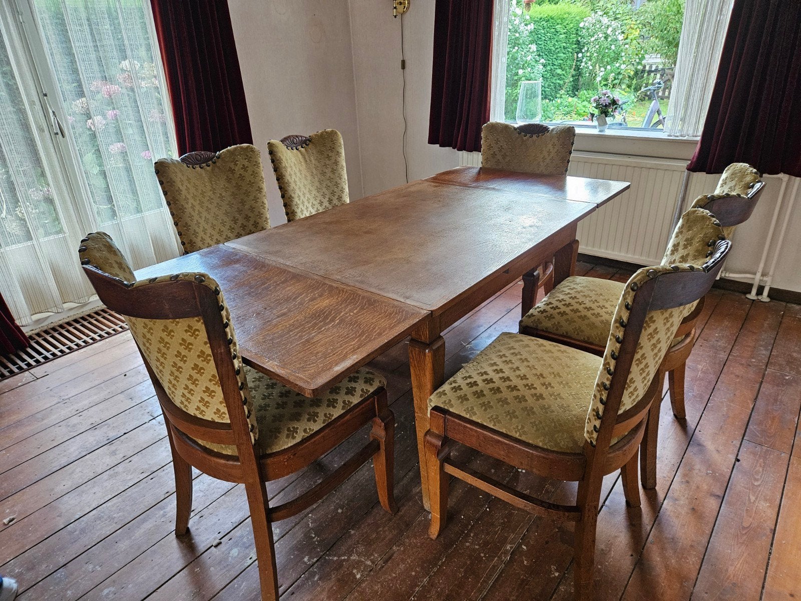 uitschuifbare eiken eethoek met 6 stoelen uit grootmoeders t, Huis en Inrichting, Ophalen, Gebruikt, Rechthoekig, 50 tot 100 cm