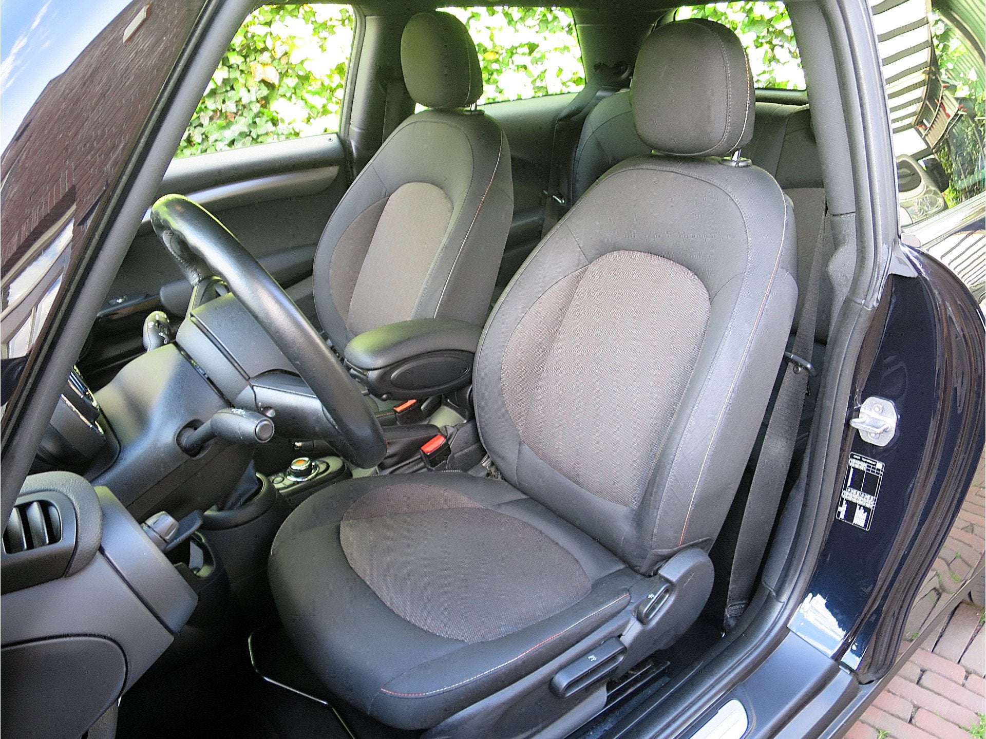 MINI Cooper 1.5 One Pepper F56 LCI met LED, Park ass., DAB,, 12 maanden, Stof, Gebruikt, Bedrijf