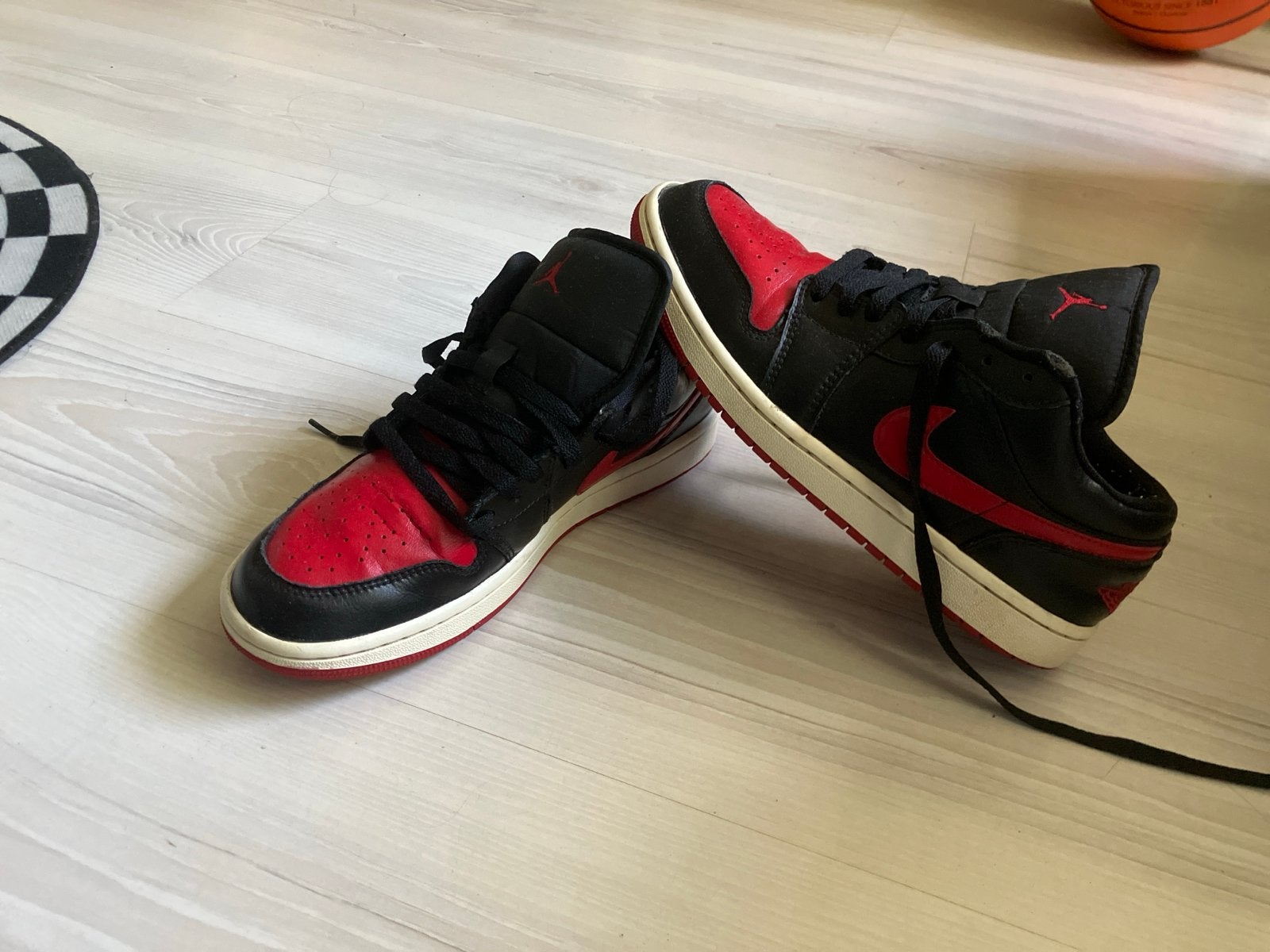 Nike Air Jordan 1 Low Bred Toe sneakers, Kleding | Heren, Schoenen, Ophalen of Verzenden, Gedragen, Zwart, Sneakers of Gympen