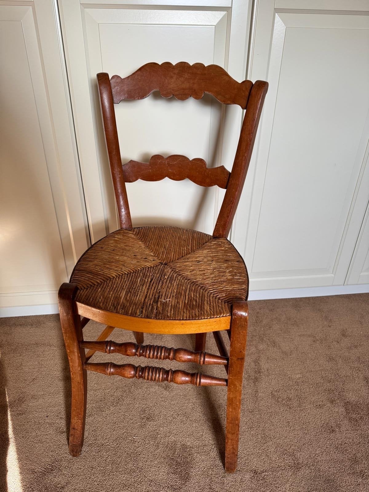 Antieke houten stoel met rieten zitting, Antiek en Kunst, Antiek | Meubels | Stoelen en Banken, Ophalen