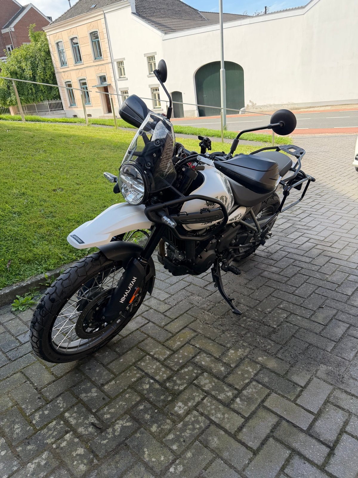 Royal Enfield Himalayan 450 Kamet White - Nieuwstaat, Motoren, Motoren | Royal Enfield, Nieuw, Particulier, Enduro, Minimaal motorrijbewijs A2