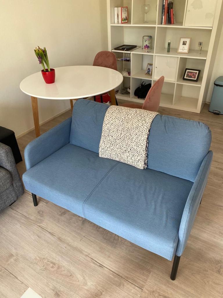 GRATIS 1-2 persoons blauwe bank in goede conditie, Ophalen, Gebruikt, Tweepersoons, 75 tot 100 cm