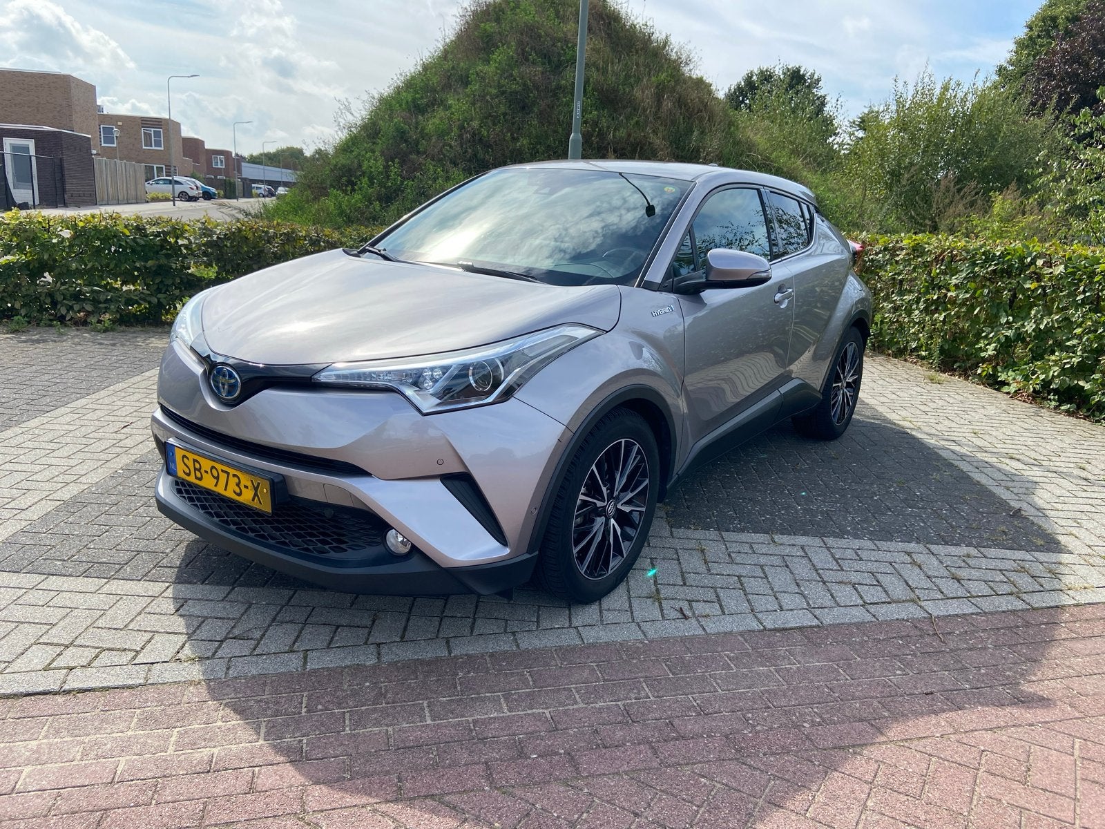 Toyota C-HR 1.8 Hybrid Dynamic cvt met Afneembare Trekhaak, Auto's, Dealer onderhouden, Stof, 725 kg, Zwart