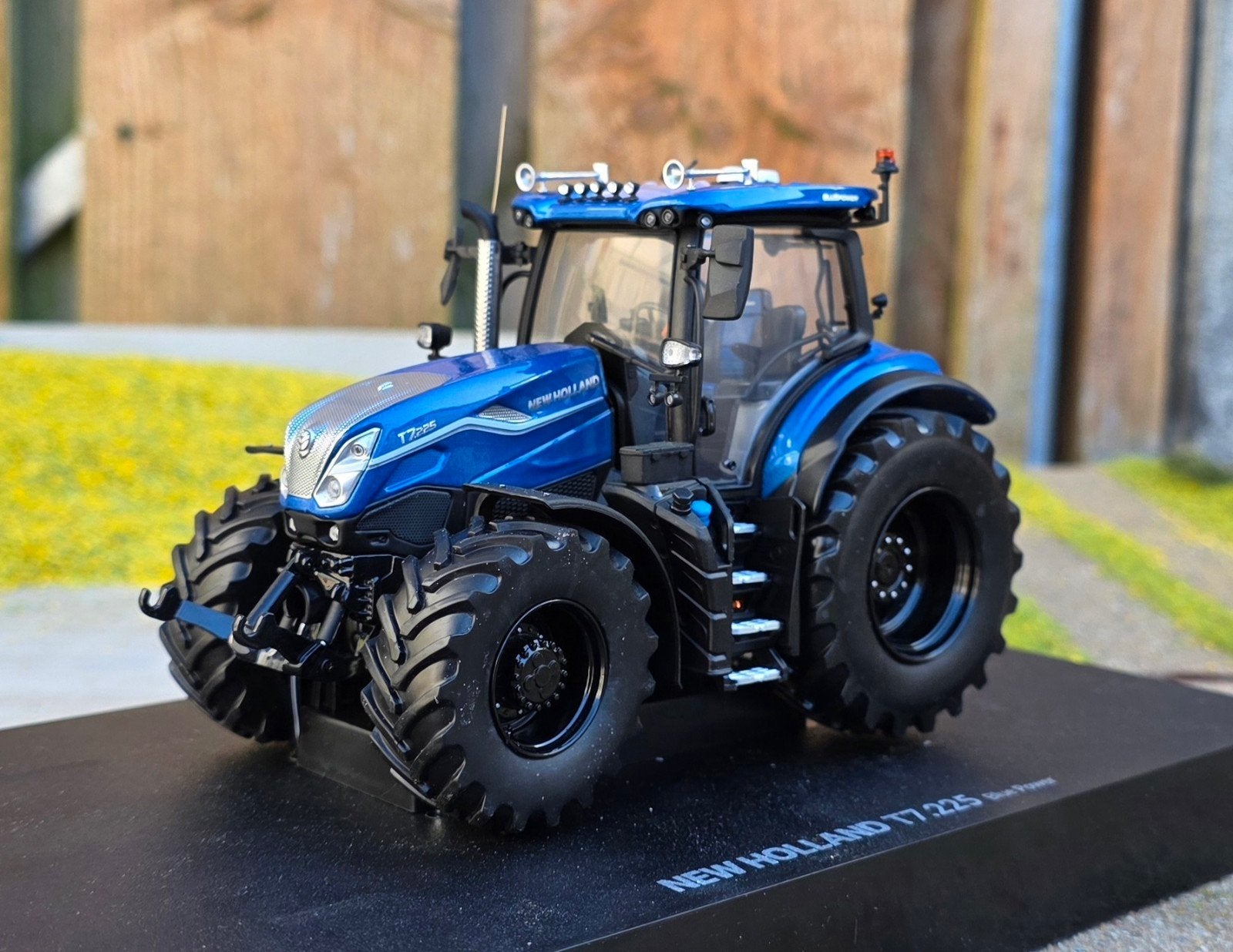 Verbouwde New Holland T7.225 Blue Power 1:32, Hobby en Vrije tijd, Ophalen of Verzenden, Nieuw, Tractor of Landbouw, Universal Hobbies