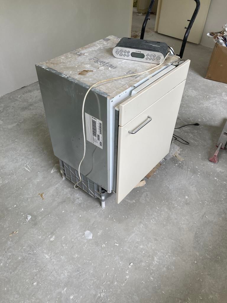 Lage inbouw koelkast, 100 tot 150 liter, Energieklasse A of zuiniger, 45 tot 60 cm, Ophalen