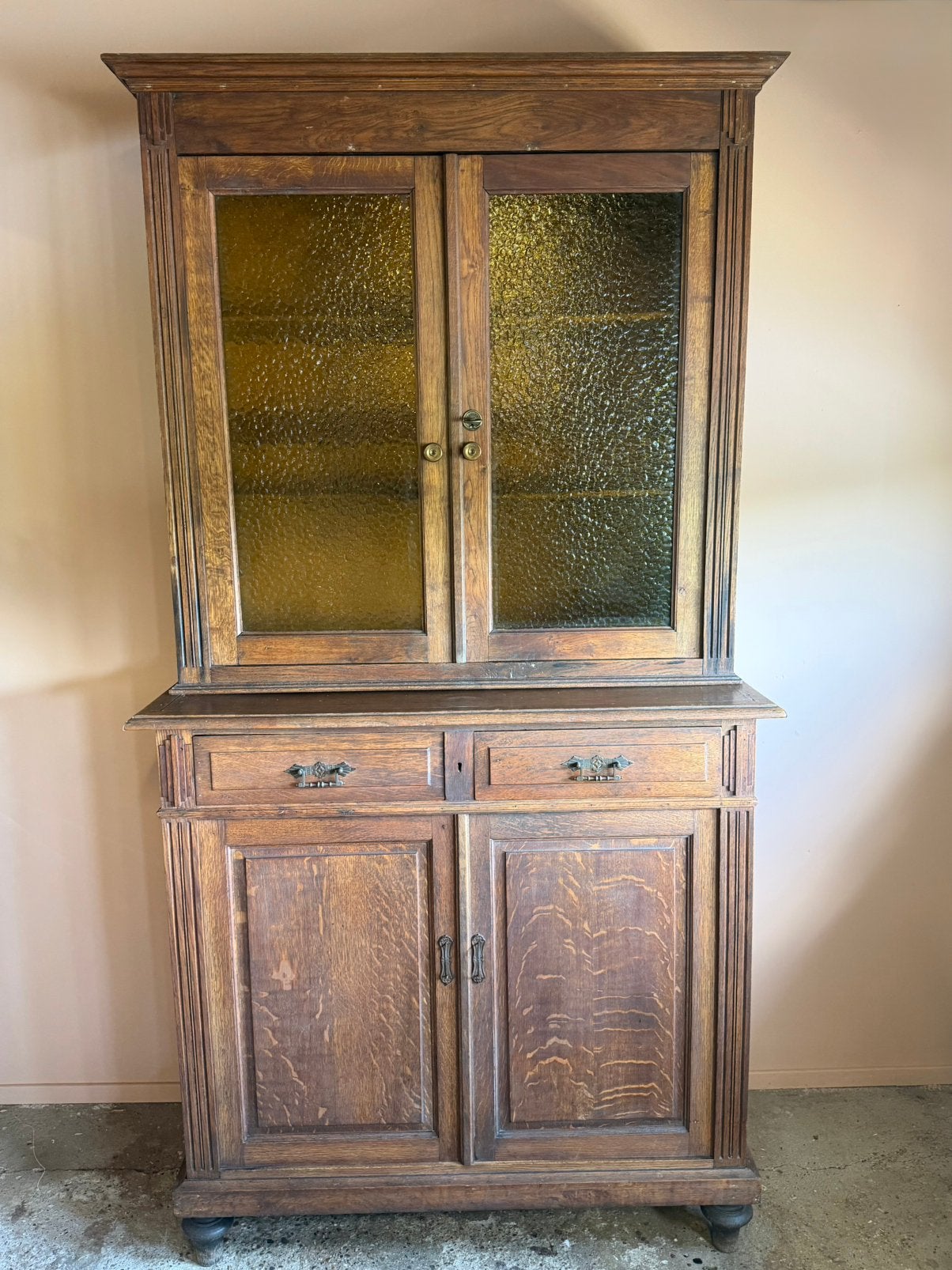 Antieke houten buffetglas met origineel hamerslagglas, Huis en Inrichting, Kasten | Buffetkasten, Ophalen, Gebruikt, 200 cm of meer