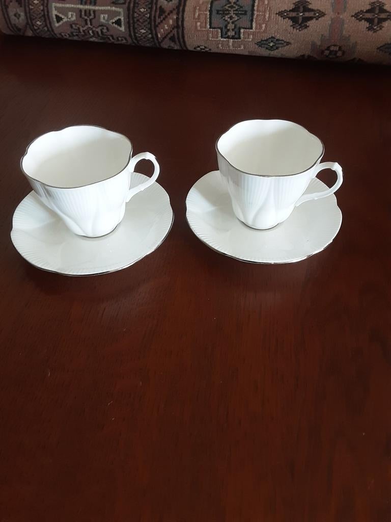 Royal Albert 2 kleine dames kop en schotels Clair de Lune, Antiek en Kunst, Antiek | Servies los, Ophalen of Verzenden