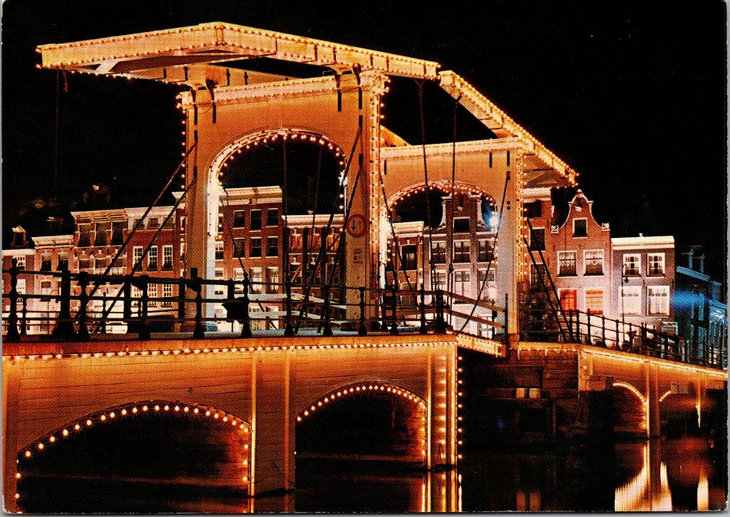 Amsterdam Magere Brug Avond - 10 oude ansichtkaarten, Ophalen of Verzenden, 1960 tot 1980, Gelopen, Noord-Holland