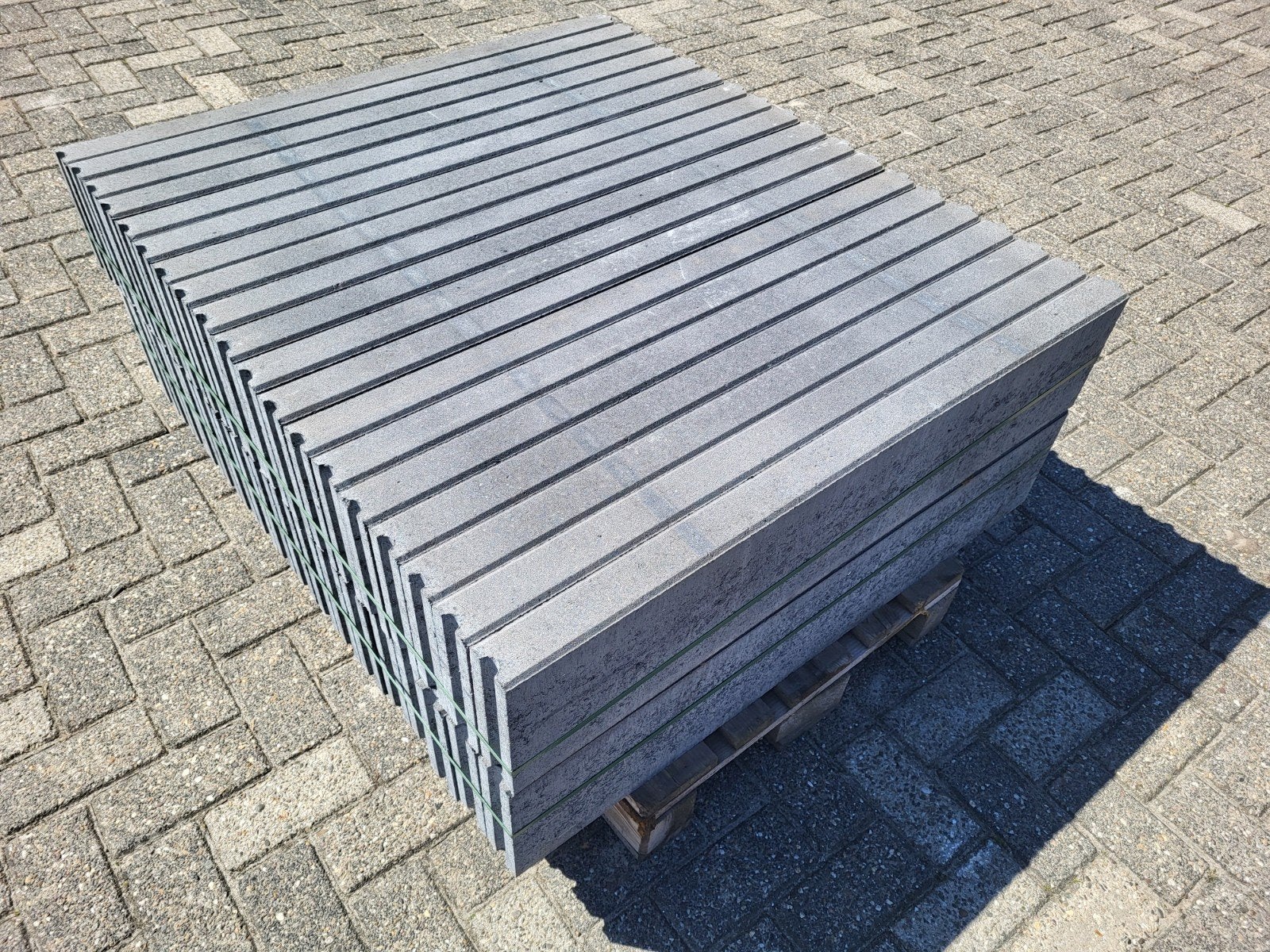 opsluitbanden nieuw 6x20x100 cm. Grijs € 3.25 per stuk., Tuin en Terras, Tegels en Klinkers, Ophalen, Overige typen, Nieuw, Minder dan 5 m²