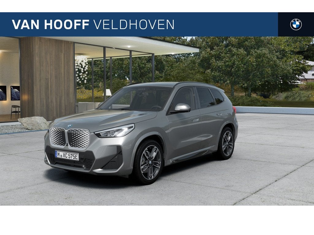 BMW iX1 eDrive20 M Sport / Trekhaak / Sportstoelen / Achteru, Auto's, BMW, Zwart, Nieuw, SUV of Terreinwagen, Zilver of Grijs