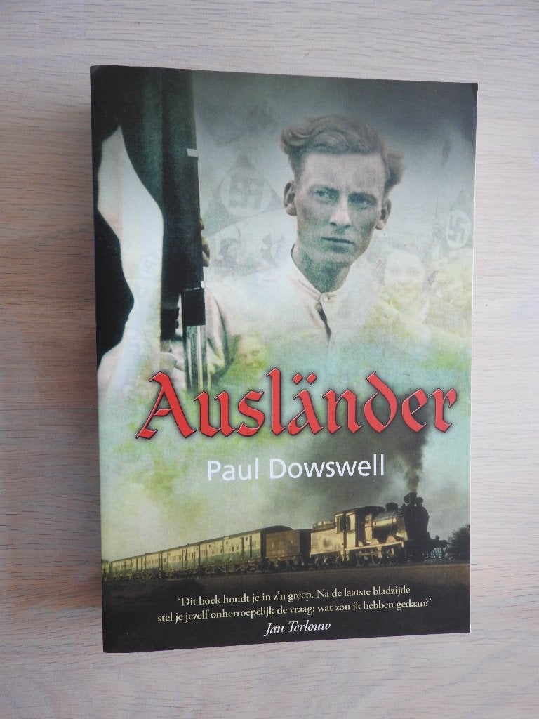 Ausländer - Paul Dowswell - Volksdeutscher Hitlerjugend, Boeken, Ophalen of Verzenden, Tweede Wereldoorlog, Zo goed als nieuw